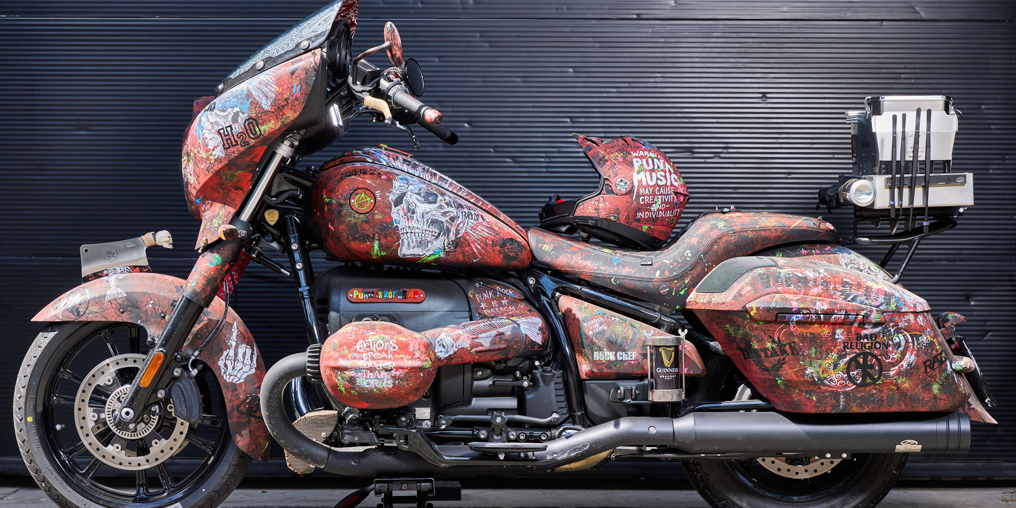 BMW R18 Bagger Stephan Marquard - Cooking is like Punk Rock